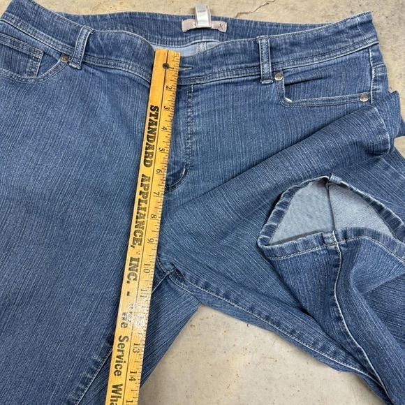Chicos Slimming Crop Denim Jeans Stretch Fit Mid Rise Womens 2.5 36x21 - Picture 9 of 9